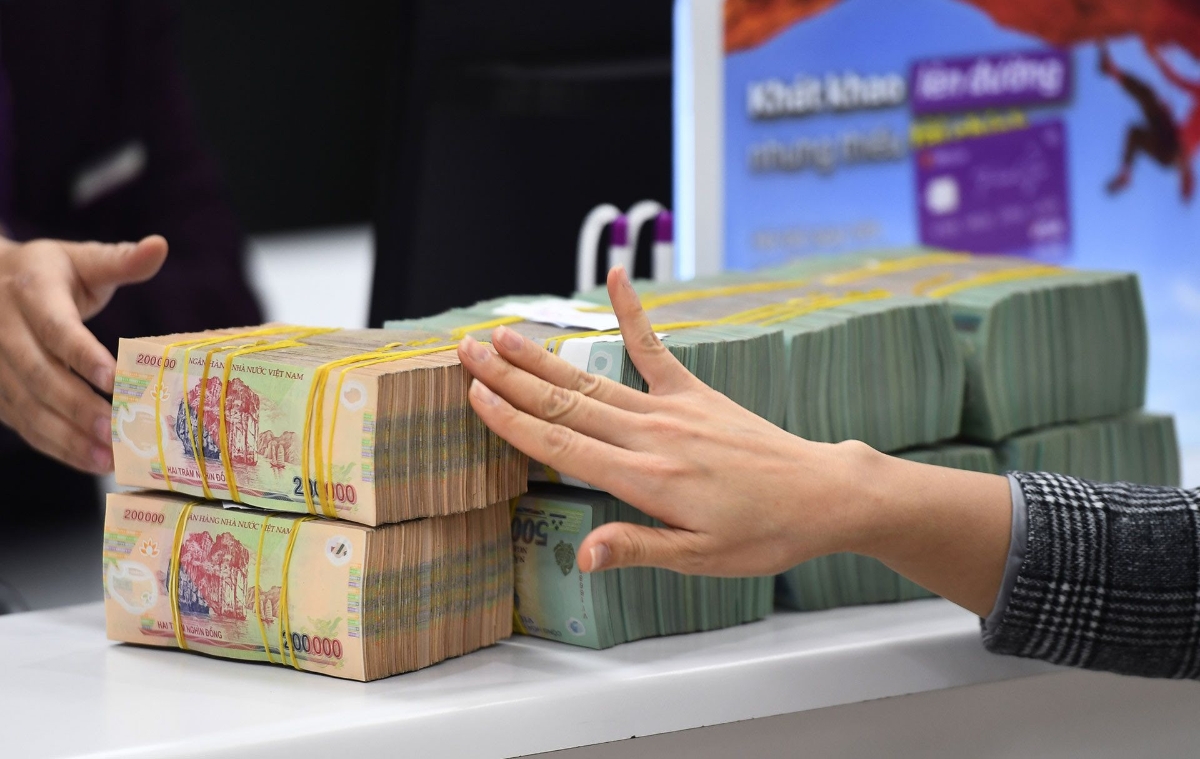 Thị trường đang xuất hiện làn sóng tăng lãi suất huy động thông qua các chương trình ưu đãi, thỏa thuận riêng và phát hành trái phiếu với mức lên tới 9-9,7%/năm.