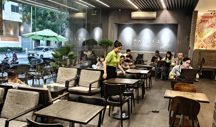 Không gian quán cà phê thay đổi vì nỗi lo bản quyền.