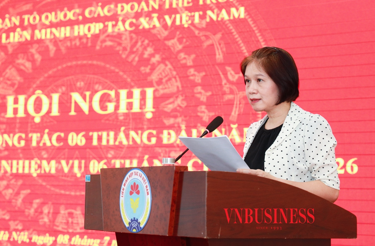Phó Bí thư Thường trực Đảng ủy, Phó Chủ tịch Liên minh HTX Việt Nam Nguyễn Thị Hoài Linh Báo cáo sơ kết công tác xây dựng đảng 6 tháng đầu năm, phương hướng, nhiệm vụ trọng tâm 6 tháng cuối năm 2026.