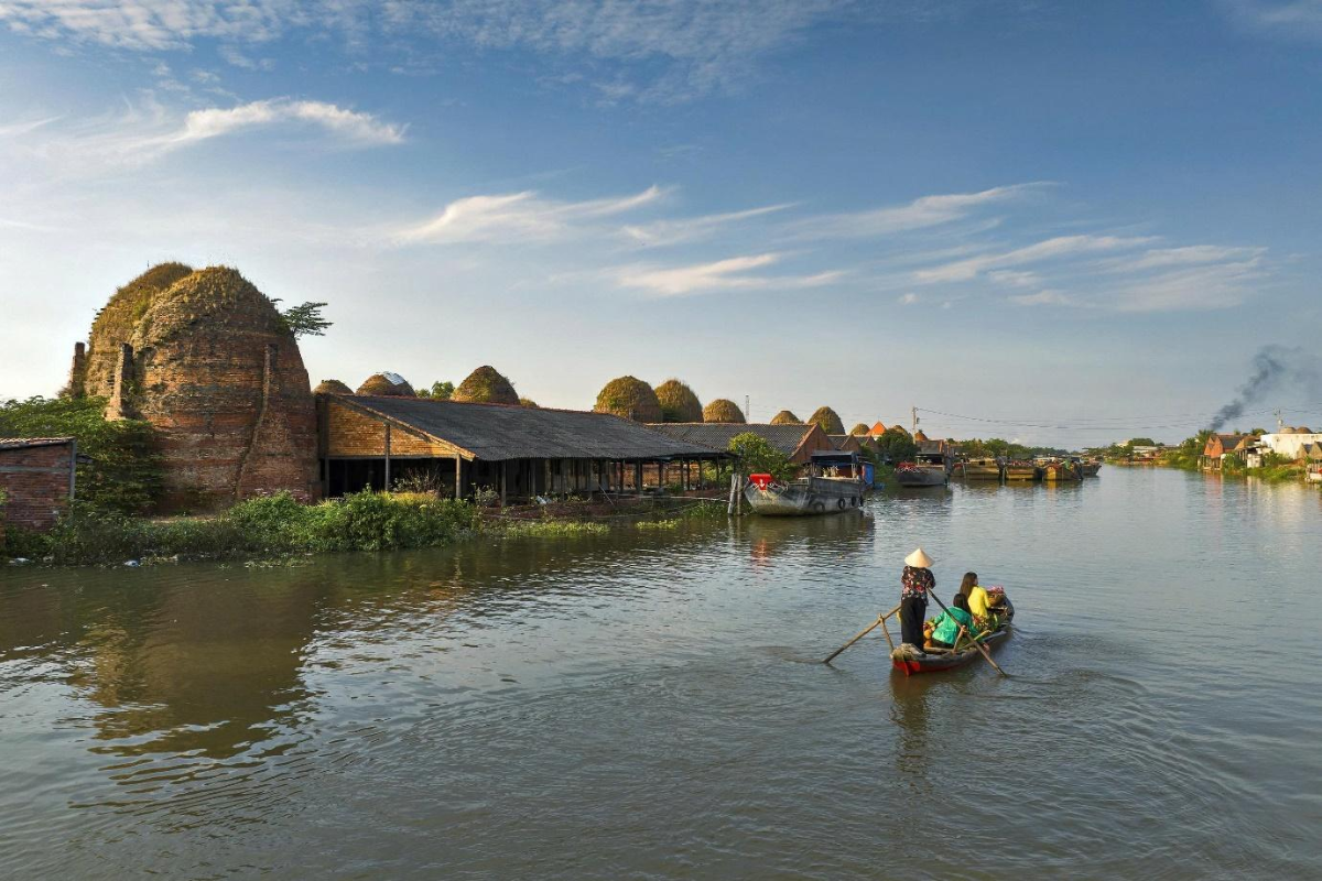 Dòng Cổ Chiên - dòng sông đã bồi đắp nên vùng đất Long Hồ suốt hơn ba thế kỷ. (Ảnh: Trung tâm Xúc tiến du lịch tỉnh Vĩnh Long)