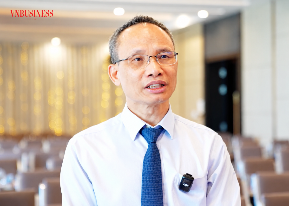 TS. Cấn Văn Lực.