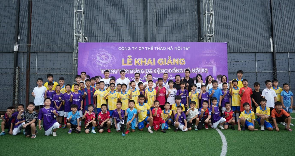 CLB Hà Nội tổ chức lễ khai giảng Trung tâm Bóng đá Cộng đồng Hà Nội FC vào chiều 9.7.