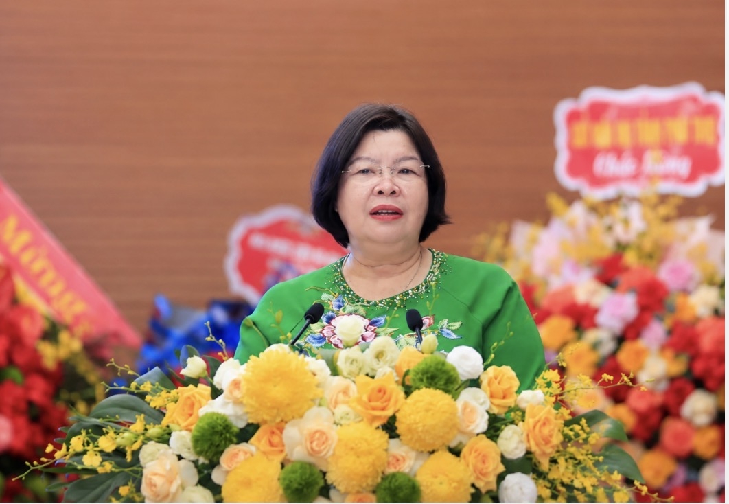 Chủ tịch Liên minh HTX Việt Nam Cao Xuân Thu Vân phát biểu tại đại hội.