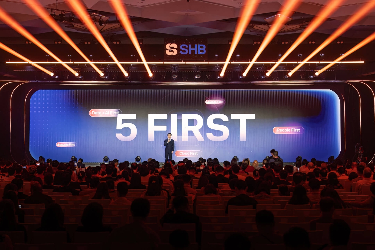 Trên nền tảng công nghệ, SHB ứng dụng “5 First tạo nền tảng cho việc xây dựng ngân hàng số hiện đại, an toàn và linh hoạt”.
