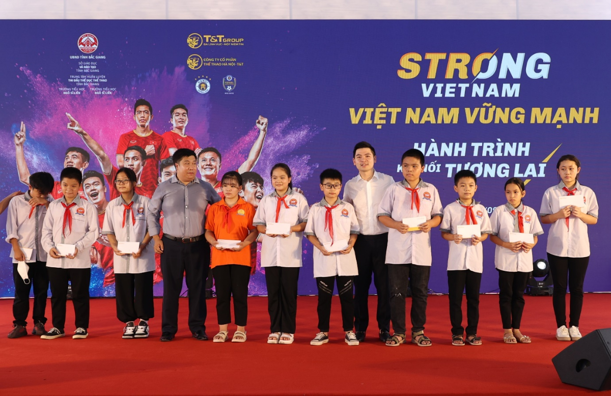 Ông Đỗ Vinh Quang khởi xướng chương trình Strong Vietnam năm 2019.