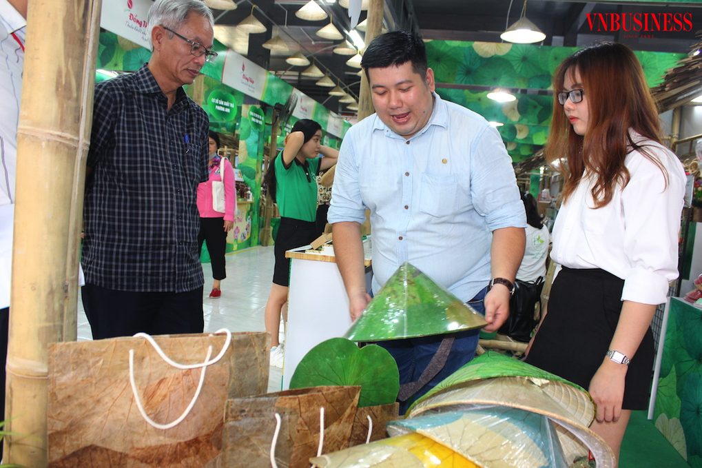 Sản phẩm chế biến từ lá sen của HTX giúp đa dạng hóa ngành hàng, góp phần nâng cao giá trị và phát huy lợi thế sở hữu trí tuệ của sen Đồng Tháp.