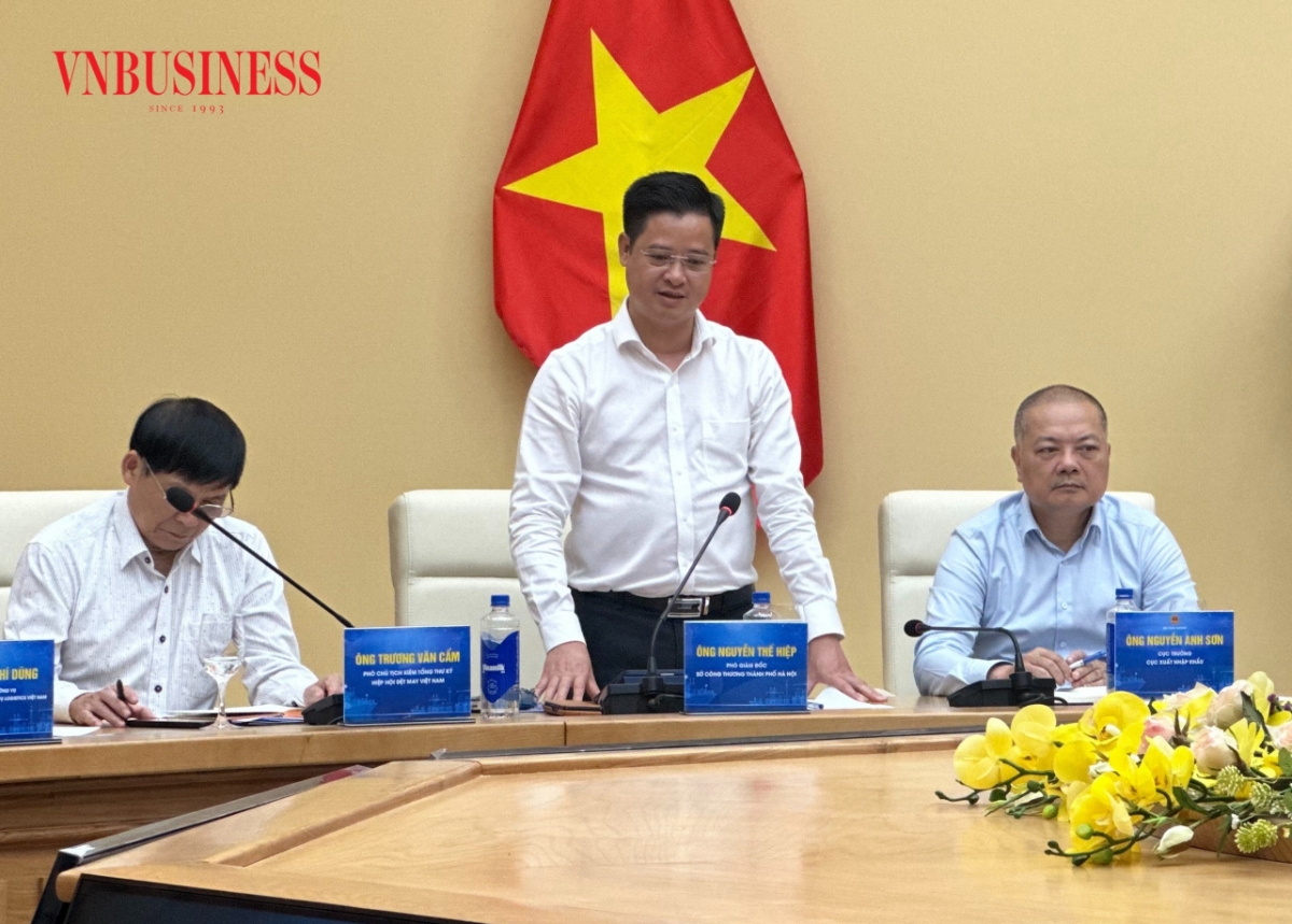Ông Nguyễn Thế Hiệp, Phó Giám đốc Sở Công Thương Hà Nội đề nghị các Thương vụ Việt Nam ở nước ngoài phối hợp với thành phố đẩy mạnh các giải pháp hỗ trợ mở rộng thị trường, tìm kiếm đơn hàng cho doanh nghiệp.