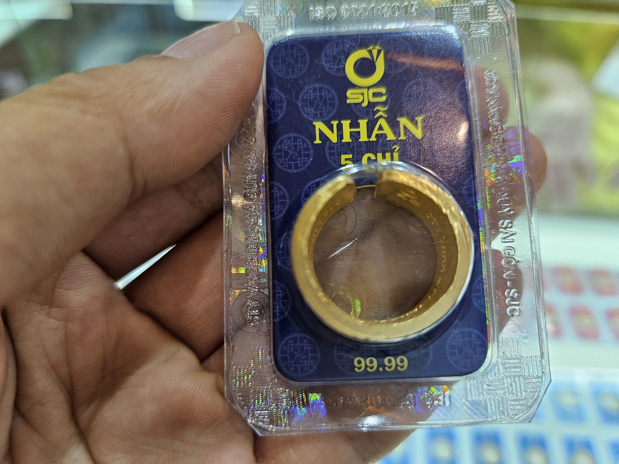 Vàng nhẫn và vàng miếng cùng điều chỉnh giảm, riêng PNJ bình ổn