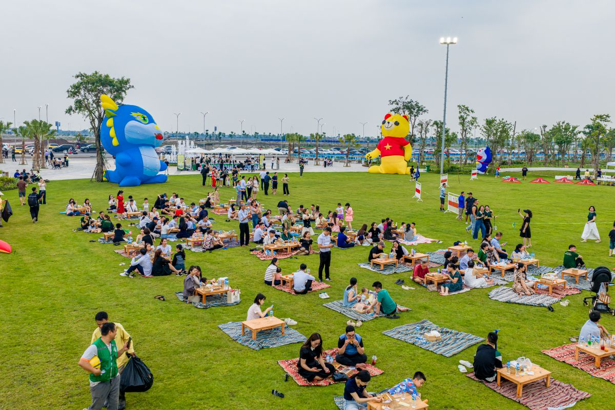 Central Forest rộng 5 ha là điểm nhấn xanh trung tâm, mang đến không gian mở cho cư dân vui chơi, giải trí.