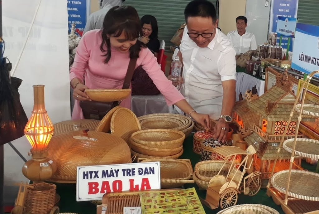 Đổi mới mẫu mã, phát triển thiết kế và bảo vệ tài sản trí tuệ góp phần nâng cao sức cạnh tranh cho các sản phẩm của HTX Sản xuất dịch vụ Mây tre đan Bao La.