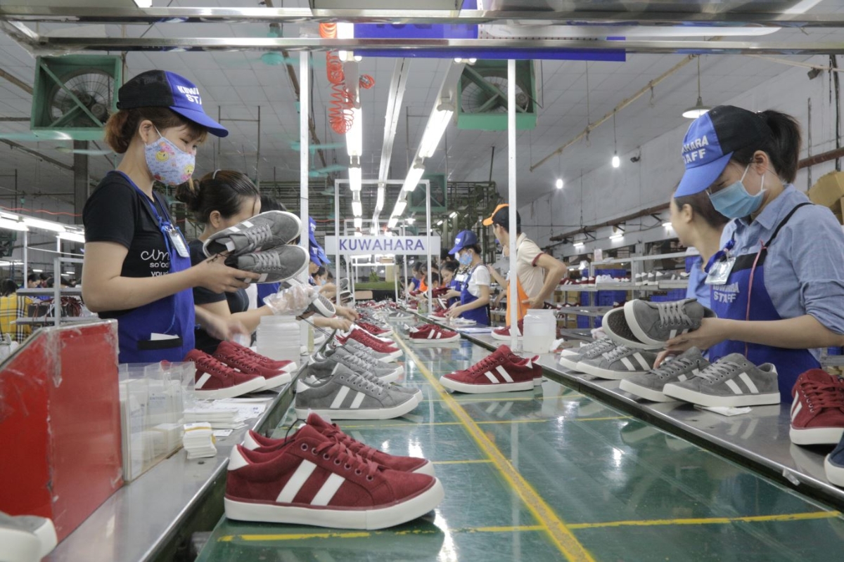 Dây chuyền sản xuất tại Công ty cổ phần Giày Thượng Đình.