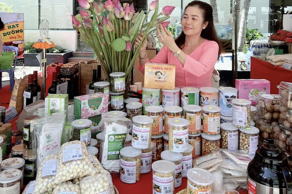 Đầu tư công nghệ và xây dựng thương hiệu giúp HTX nâng giá trị các sản phẩm chế biến từ sen Nhơn Trạch.