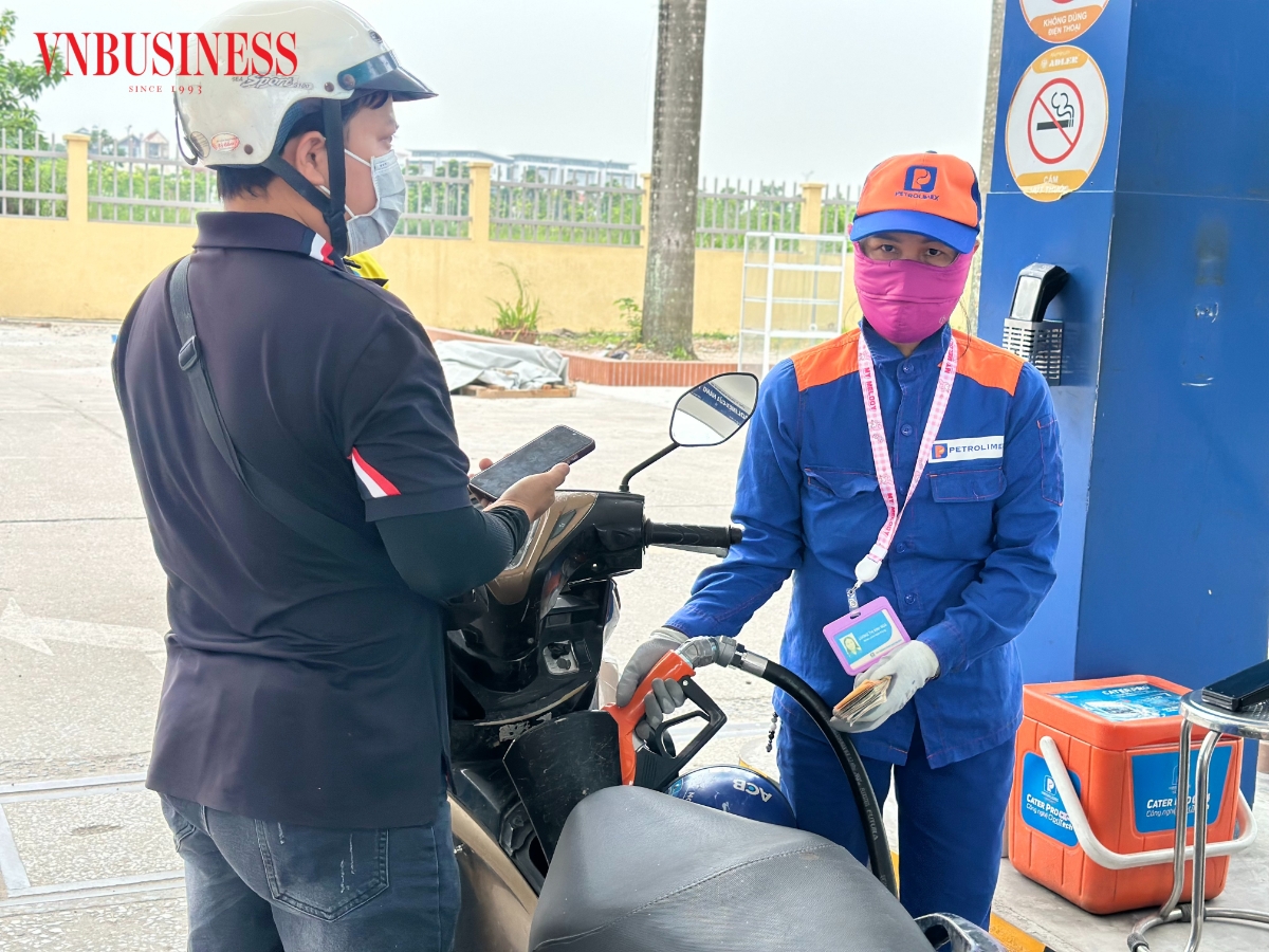 Giá xăng dầu trong nước tăng đồng loạt trong kỳ thứ hai liên tiếp.