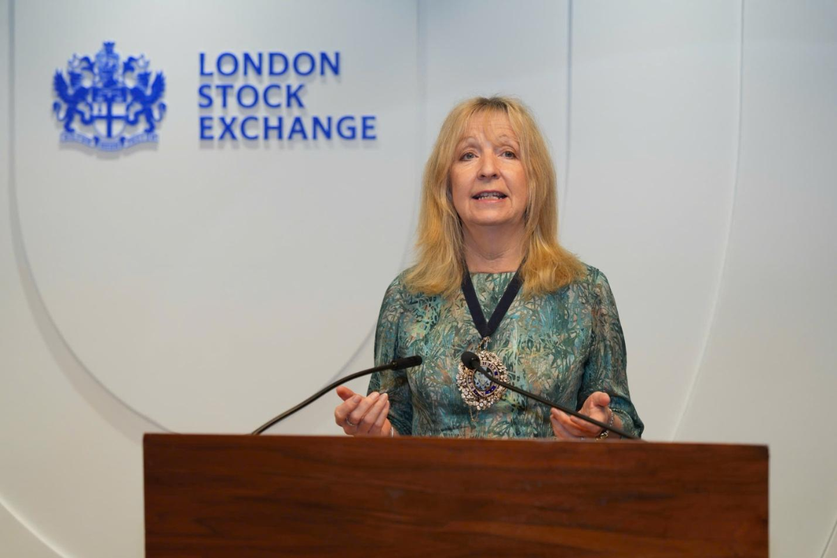 Thị trưởng Khu tài chính Luân Đôn – Dame Sue Langley phát biểu tại buổi gặp gỡ Tiến sĩ Nguyễn Thị Phương Thảo.