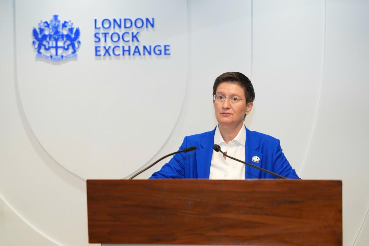Đại diện Sàn Giao dịch Chứng khoán Luân Đôn (LSE), Tổng giám đốc LSE – Dame Julia Hoggett chào đón Tiến sĩ Nguyễn Thị Phương Thảo thăm trung tâm tài chính lâu đời và uy tín hàng đầu thế giới.