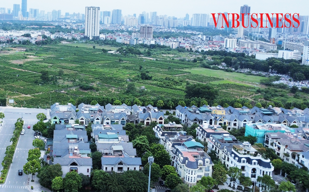 Nhà thấp tầng đối diện nhiều thách thức về thanh khoản, dù giá vẫn neo cao.
