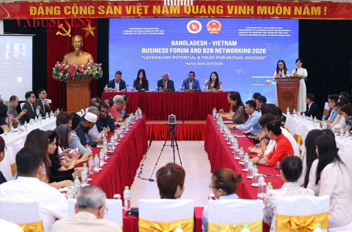 Đại diện các doanh nghiệp, hiệp hội, ngành hàng tham dự diễn đàn trưa ngày 25/7.