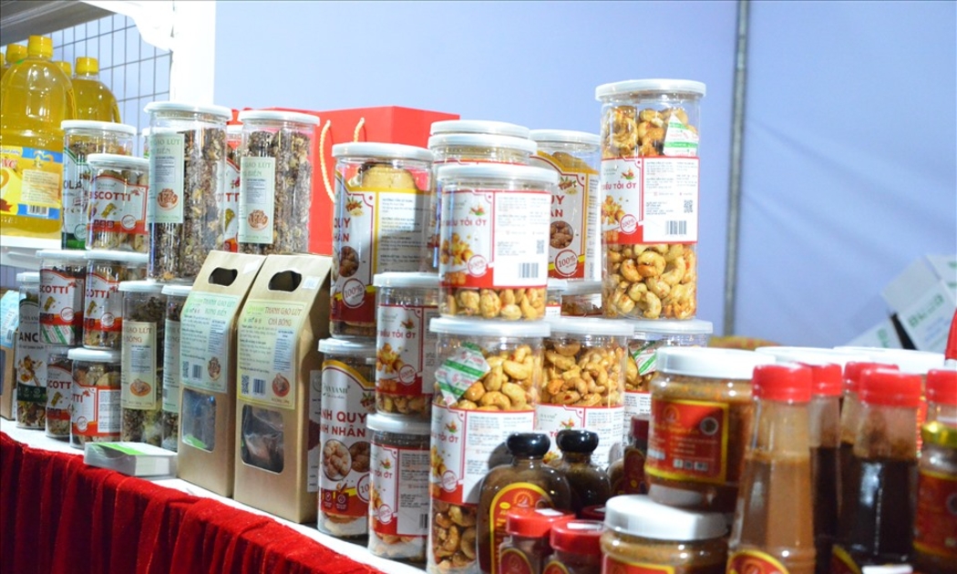 Hơn 100 sản phẩm OCOP từ 3 sao trở lên được đưa vào trưng bày tại Cảng hàng không quốc tế Đà Nẵng.