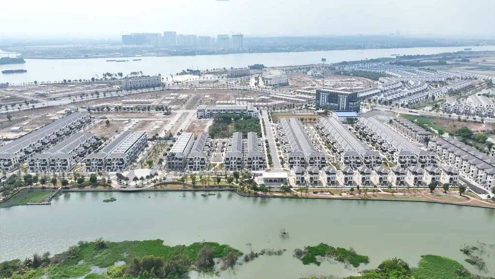 Phân khu đô thị ven sông Aqua Riverside City thuộc tổng thể dự án đại đô thị Aqua City do Công ty Bất động sản Long Hưng Phát làm chủ đầu tư, luôn là tâm điểm được nhiều nhà đầu tư quan tâm và lo lắng khi dự án bị chậm tiến độ nhiều năm (Nguồn: internet)