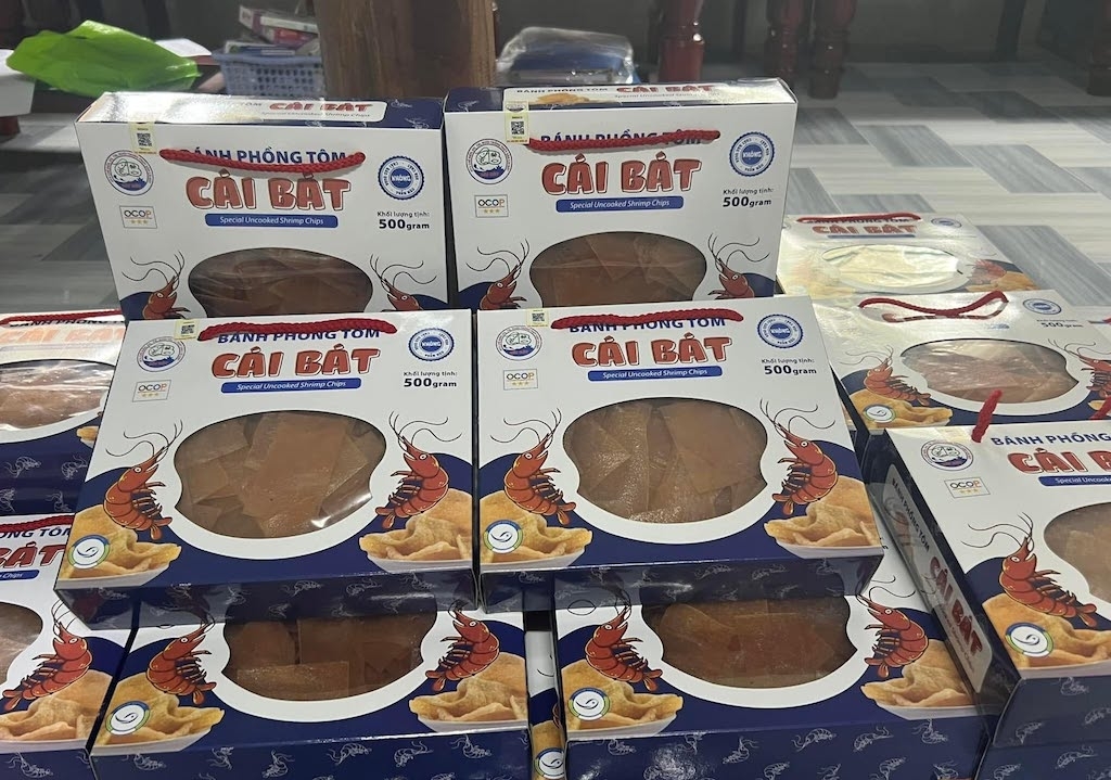 Sản phẩm bánh phồng tôm của HTX Cái Bát được nâng cao chất lượng, gắn với sở hữu trí tuệ và phát triển thương hiệu.