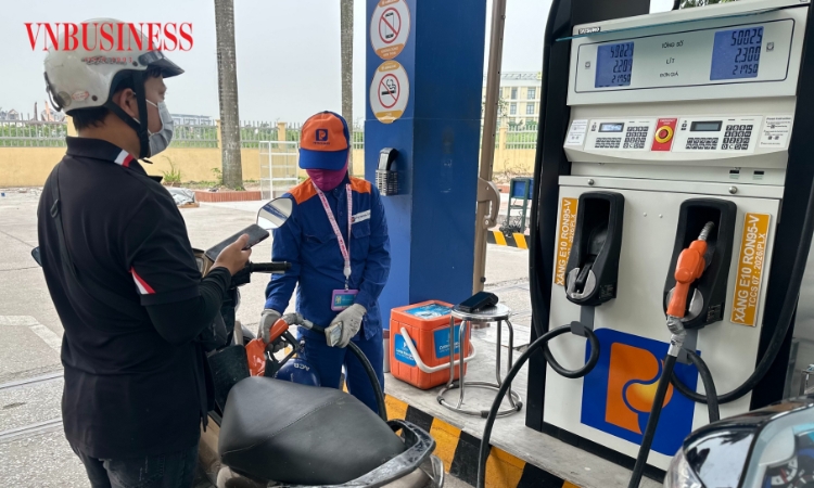 Giá xăng E10 gần 23.000 đồng/lít