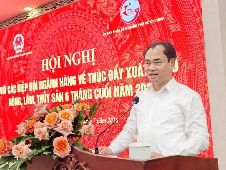 Bộ trưởng Bộ Nông nghiệp và Môi trường Trịnh Việt Hùng.