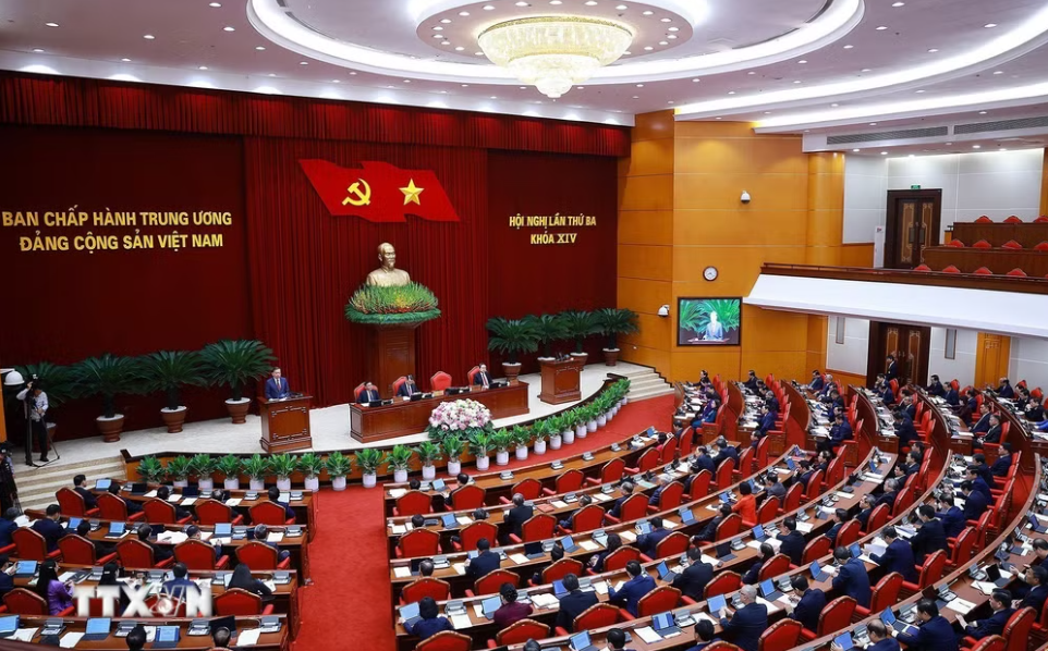 Hội nghị lần thứ ba Ban Chấp hành Trung ương Đảng khóa XIV đã thống nhất chủ trương chuyển chức năng, nhiệm vụ tham mưu về công tác dân vận từ Ban Tuyên giáo và Dân vận Trung ương sang Đảng ủy Mặt trận Tổ quốc, các đoàn thể Trung ương. (Ảnh: TTXVN)