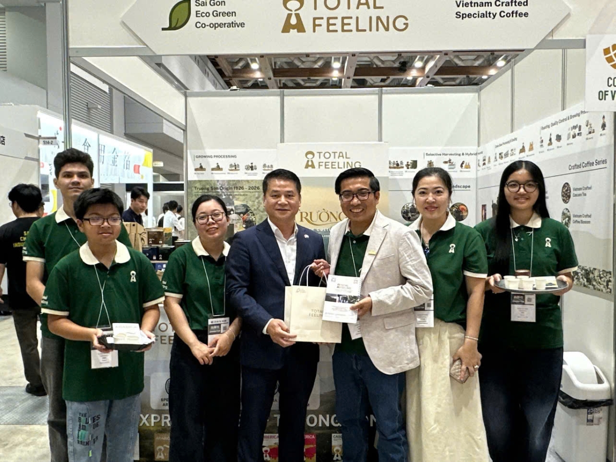 Đại sứ quán Việt Nam tại Nhật thăm gian hàng của Hợp tác xã Kinh tế Xanh Sài Gòn tại Trung tâm Triển lãm Quốc tế Tokyo Big Sight.