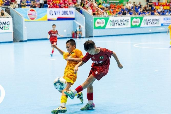 Màn chuyền bóng kịch tính của hai đội bóng Hà Nội trong trận chung kết.