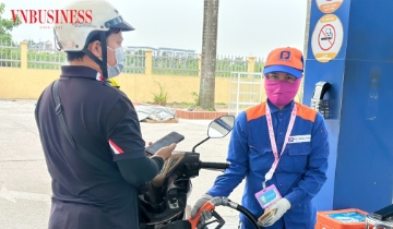 Giá xăng dầu giảm đồng loạt, xăng E10RON95-III lùi về 22.324 đồng/lít