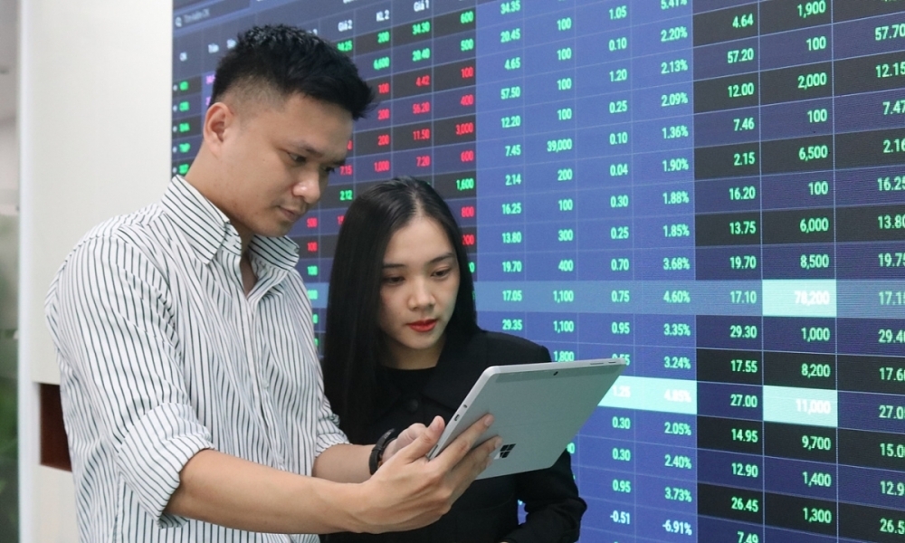 Nhóm cổ phiếu doanh nghiệp nhà nước đang trở thành tâm điểm dẫn dắt dòng tiền toàn thị trường.