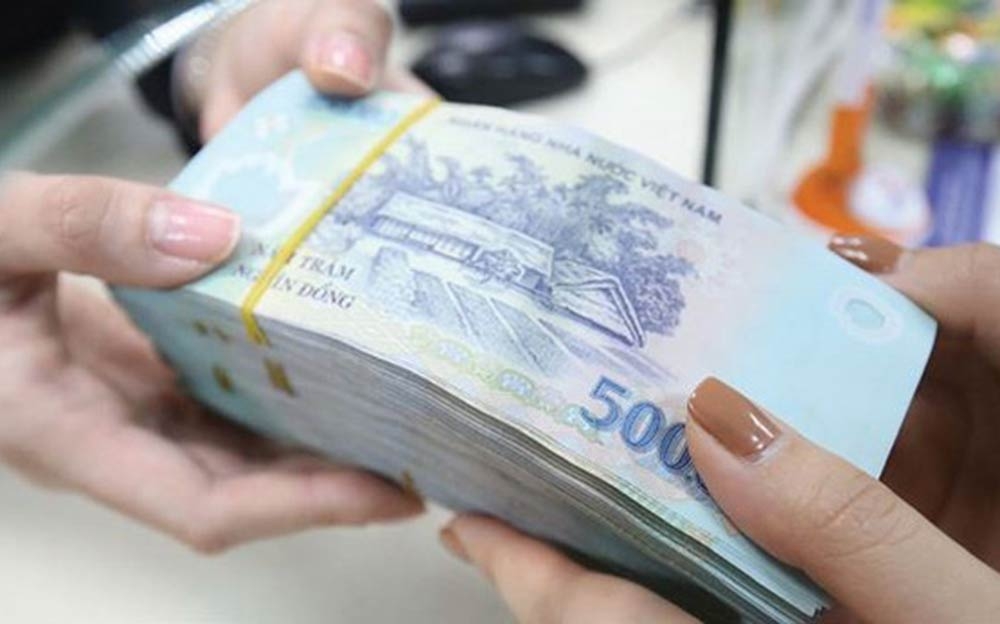 Thay vì để tiền trong tài khoản thanh toán, người dân chuyển sang gửi có kỳ hạn để tận dụng mức lãi suất cao hơn.
