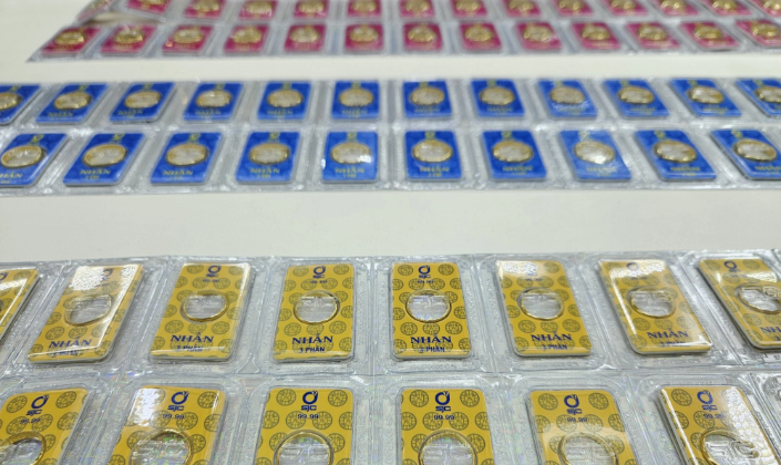 Giá vàng tăng tới 800.000 đồng/lượng, giá bán ra vàng nhẫn cao hơn vàng miếng