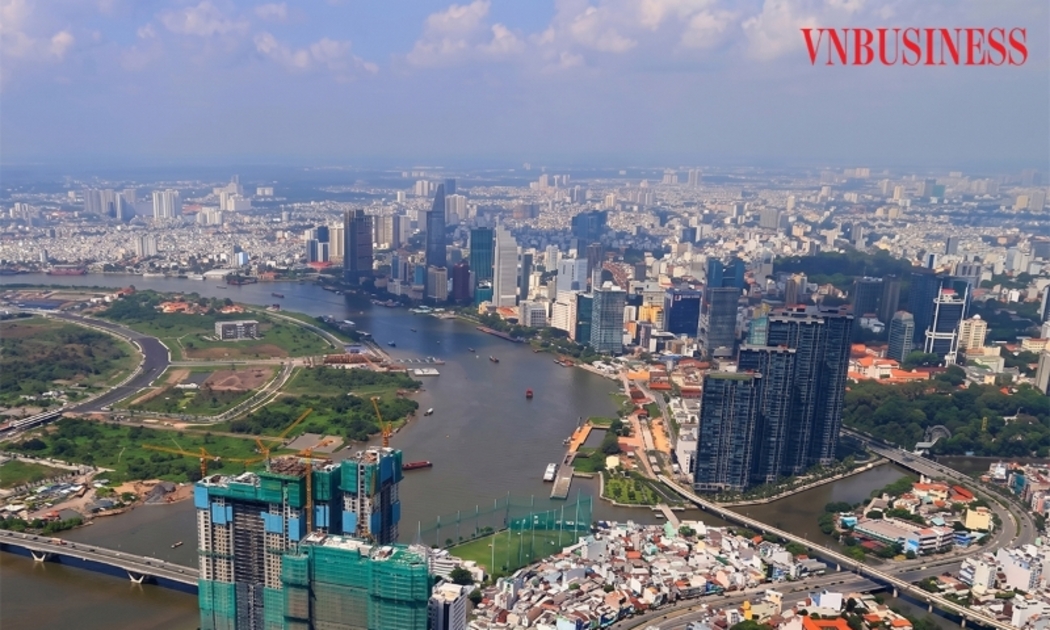 Thanh khoản ì ạch, vì sao dự án chung cư vẫn đua khởi công, giá leo thang?