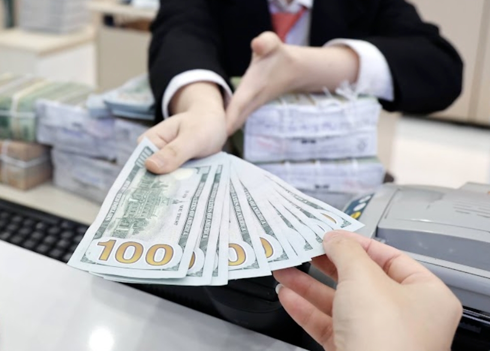 Giá USD tự do xuống dưới 26.000 đồng.