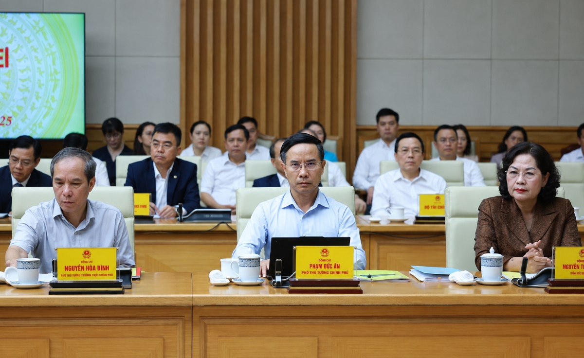 Lãnh đạo Quốc hội và Ngân hàng Nhà nước tham dự buổi làm việc.
