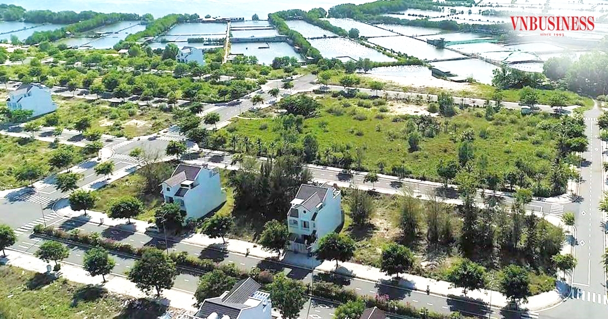 Không ít nhà đầu tư đang rơi vào thế khó vì không thể thoát hàng dù đã giảm giá bán hàng trăm triệu đồng.