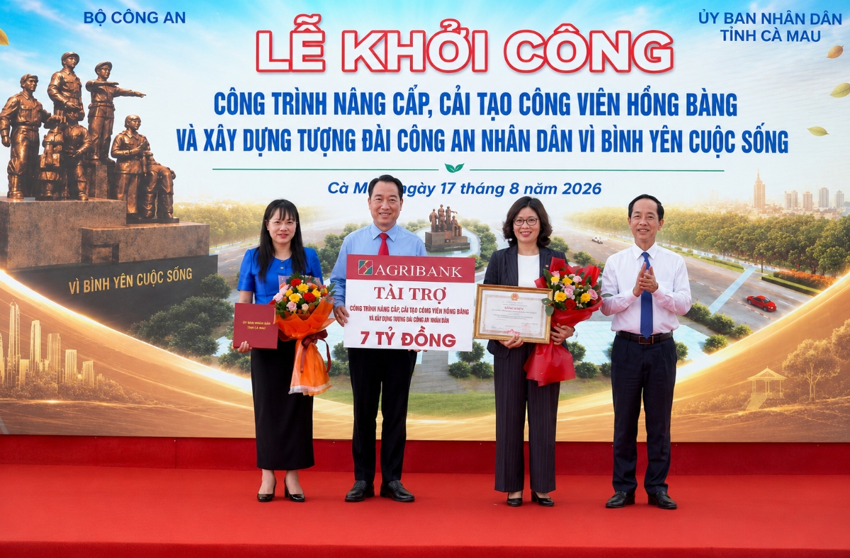 Lãnh đạo tỉnh Cà Mau tiếp nhận 7 tỷ đồng từ Ngân hàng Agribank hỗ trợ dự án nâng cấp, cải tạo công viên Hồng Bàng.