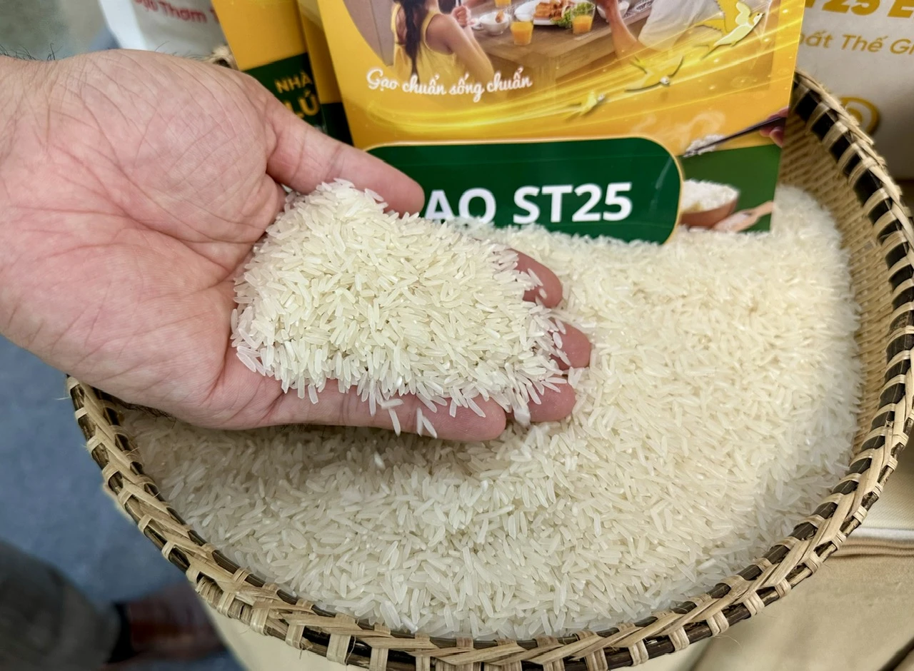 Gạo ST25 chính thức ‘lên kệ’ siêu thị bán buôn Selgros tại Đức