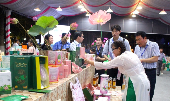 Từ lễ hội đến “sàn giao dịch”, mở miền giá trị mới cho nông sản