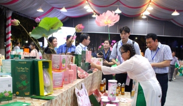 Từ lễ hội đến “sàn giao dịch”, mở miền giá trị mới cho nông sản