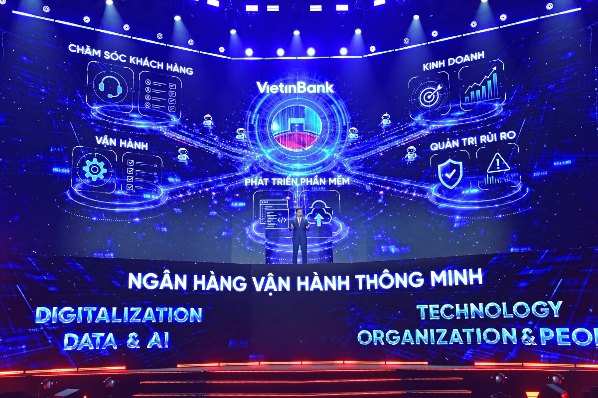 Ông Trần Công Quỳnh Lân giới thiệu về Chuyển đổi số của VietinBank.