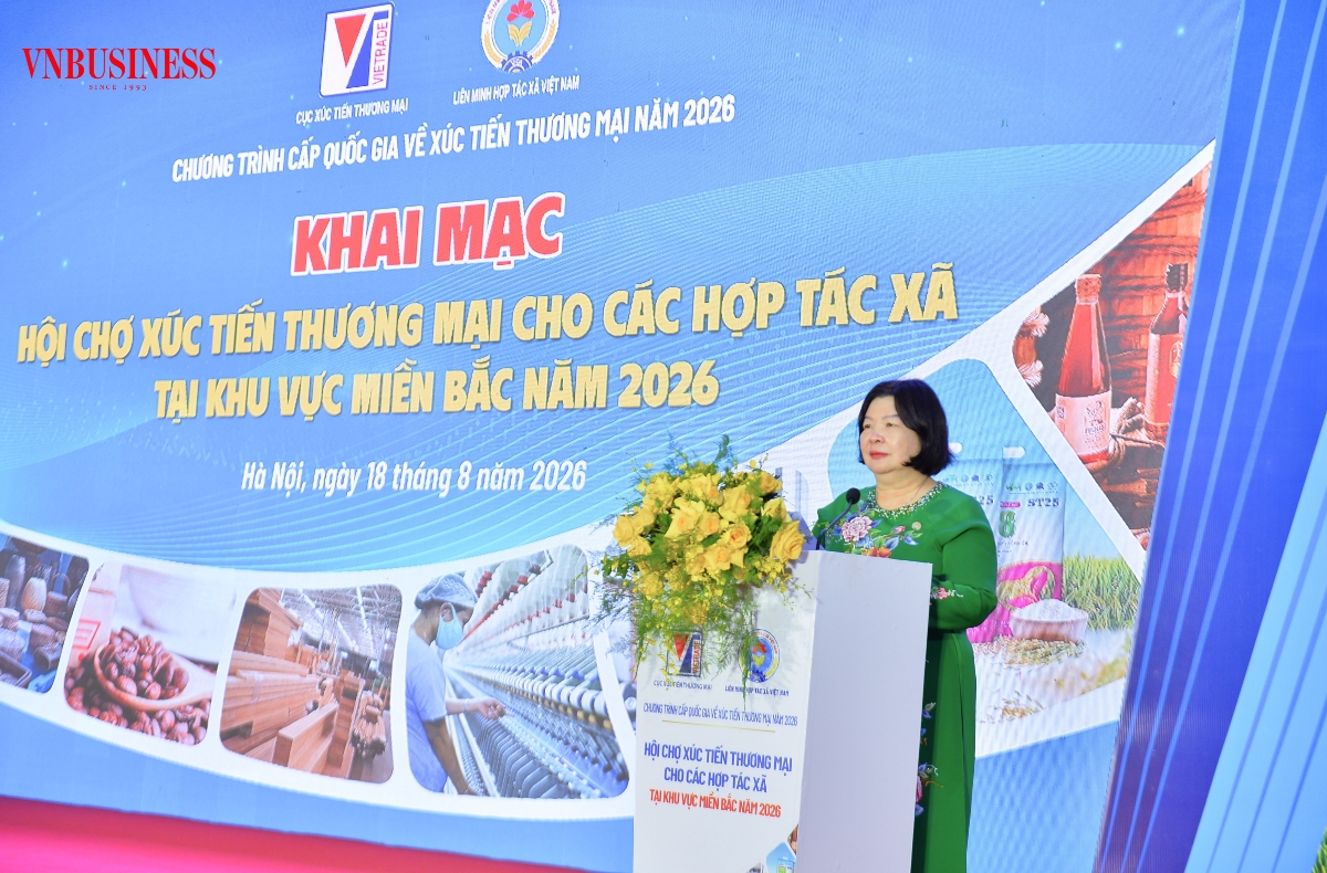 Chủ tịch Liên minh HTX Việt Nam Cao Xuân Thu Vân phát biểu khai mạc Hội chợ.