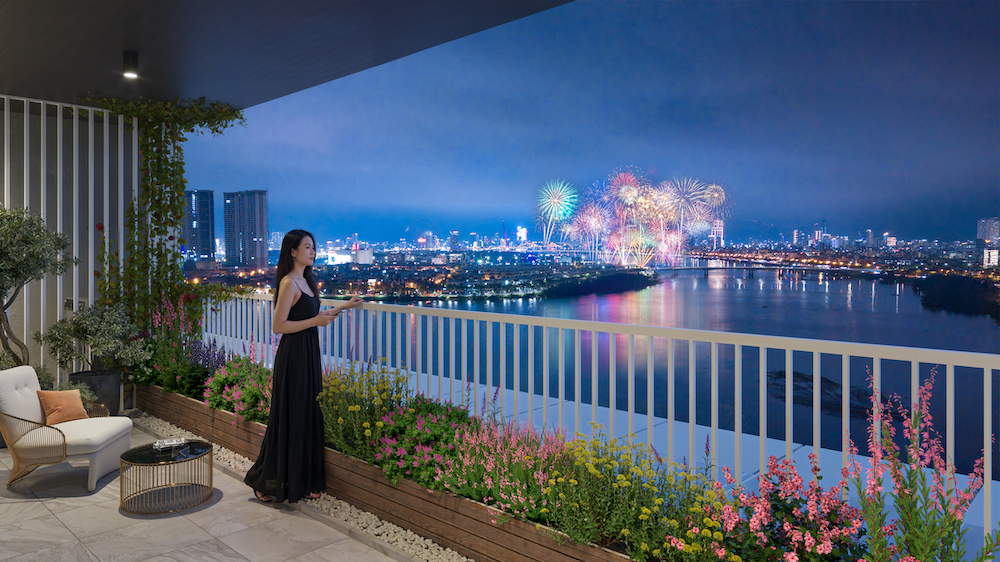 Từ ban công căn hộ penthouse, cư dân có thể thưởng thức những màn trình diễn pháo hoa DIFF đầy màu sắc. Ảnh minh họa: Ánh Dương.
