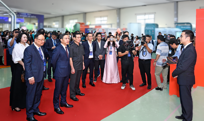Chuyển đổi số ngành Ngân hàng 2026: Giải pháp tài chính số dành cho hộ kinh doanh được giới thiệu trước Thống đốc NHNN