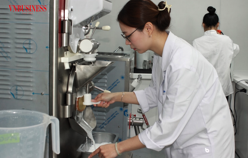 Một số HTX ở Quảng Ngãi đang đầu tư nhà xưởng, máy móc mới để chế biến nông sản, đồng thời từng bước xây dựng tài sản sở hữu trí tuệ cho sản phẩm.