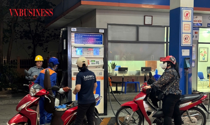 Giá xăng tăng trở lại, xăng E10 gần 22.700 đồng/lít