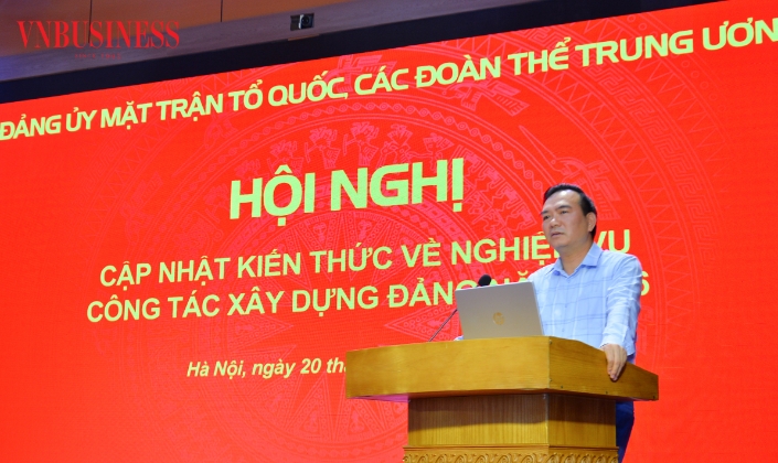 Cập nhật kiến thức, nâng cao năng lực tham mưu xây dựng Đảng