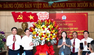 Thường trực Tỉnh ủy Ninh Bình gặp mặt Đoàn đại biểu dự Đại hội VII Liên minh HTX Việt Nam