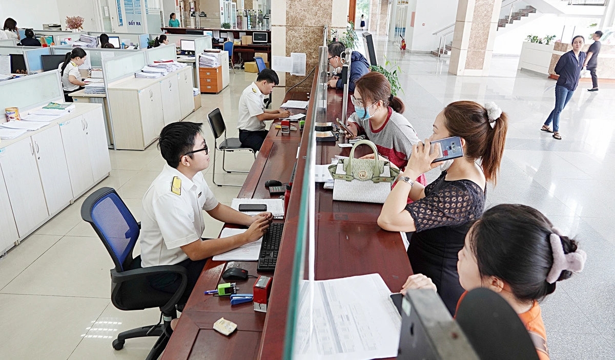 Chính phủ đề xuất giảm 30% thuế cho cá nhân kinh doanh, doanh nghiệp có doanh thu không quá 10 tỷ đồng mỗi năm trong kỳ tính thuế 2026, 2027.